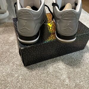 Jordan Men's Gray and Black Sneakers
Air Jordan 5Lab3